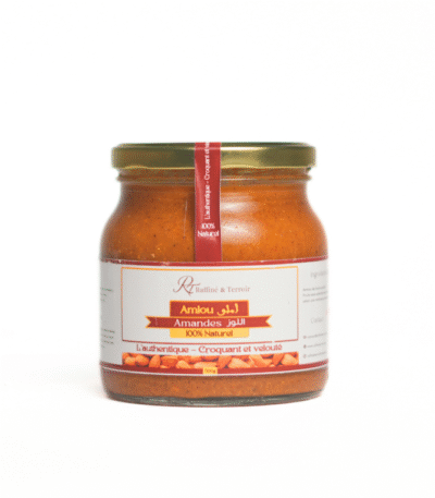 Amlou aux Amandes – Spécialité Marocaine Naturelle L’Amlou aux Amandes est une délicieuse pâte traditionnelle marocaine préparée à base d’amandes grillées, miel naturel et huile d’argan. Un mélange riche et gourmand, idéal pour le petit-déjeuner ou les collations.