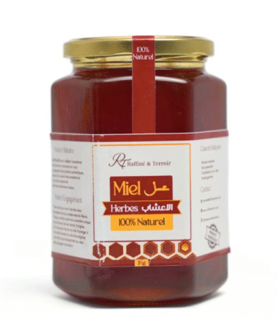 Le miel des herbes se caractérise par sa richesse aromatique et son goût équilibré issu d’un mélange de fleurs sauvages et d’herbes naturelles. Sa texture onctueuse et sa couleur dorée offrent un miel authentique et généreux. 100 % pur, cru et non pasteurisé, il apporte énergie et vitalité tout en contribuant à soutenir les défenses naturelles.