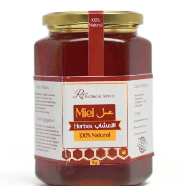 Le miel des herbes se caractérise par sa richesse aromatique et son goût équilibré issu d’un mélange de fleurs sauvages et d’herbes naturelles. Sa texture onctueuse et sa couleur dorée offrent un miel authentique et généreux. 100 % pur, cru et non pasteurisé, il apporte énergie et vitalité tout en contribuant à soutenir les défenses naturelles.
